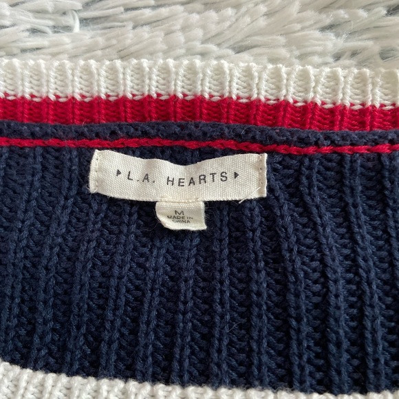 L A Hearts Sweater - Picture 9 of 10